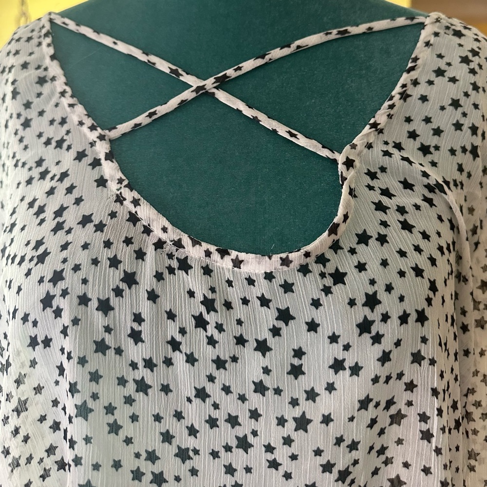 Sheer flowy star top NWT - Picture 4 of 7